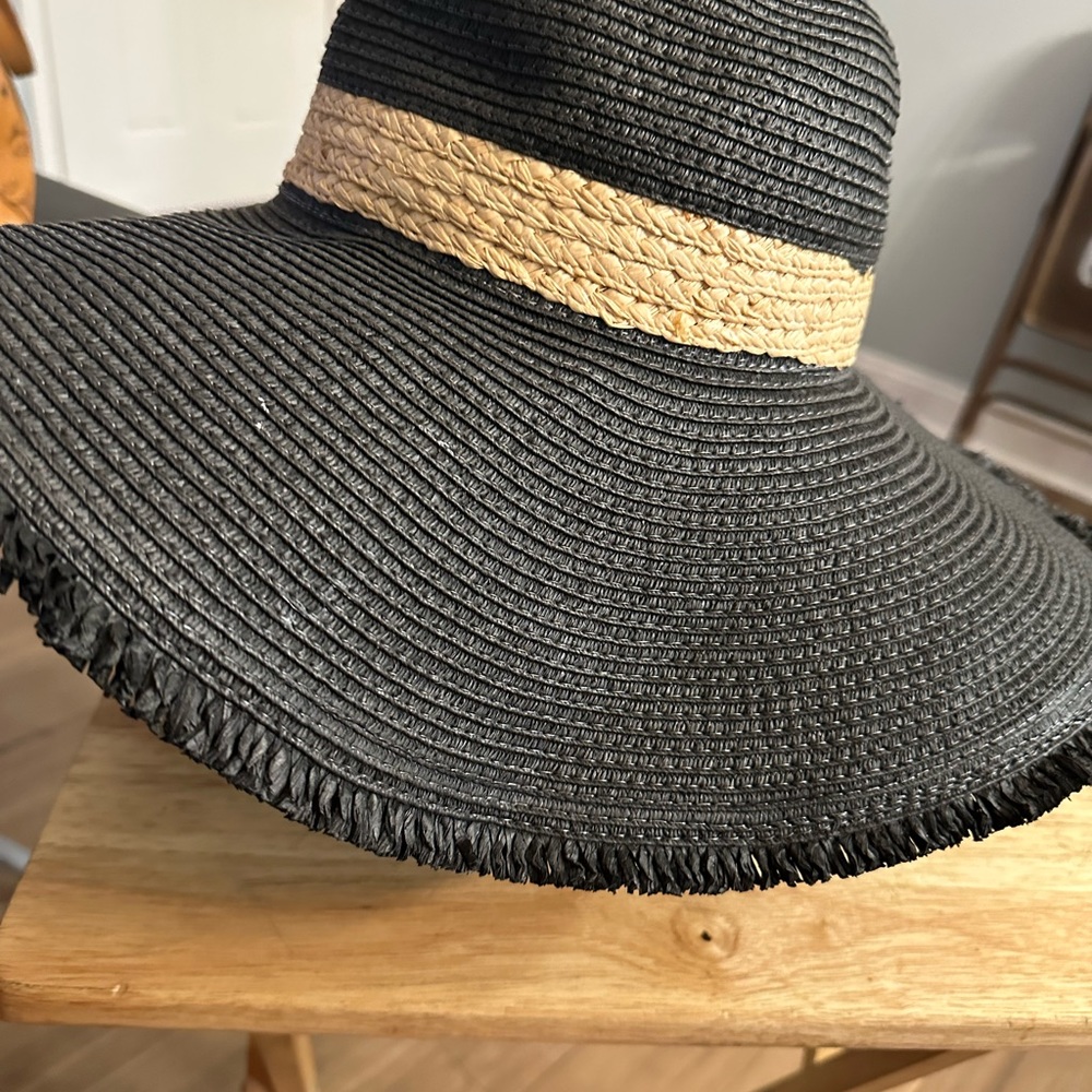 Beach hat - Picture 3 of 3
